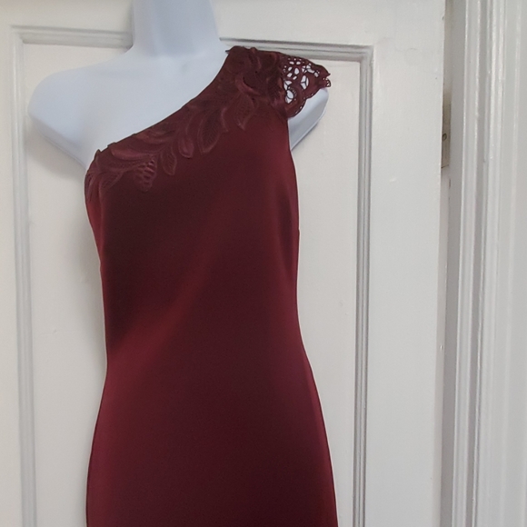 Cold shoulder, mid length dress - Picture 3 of 8
